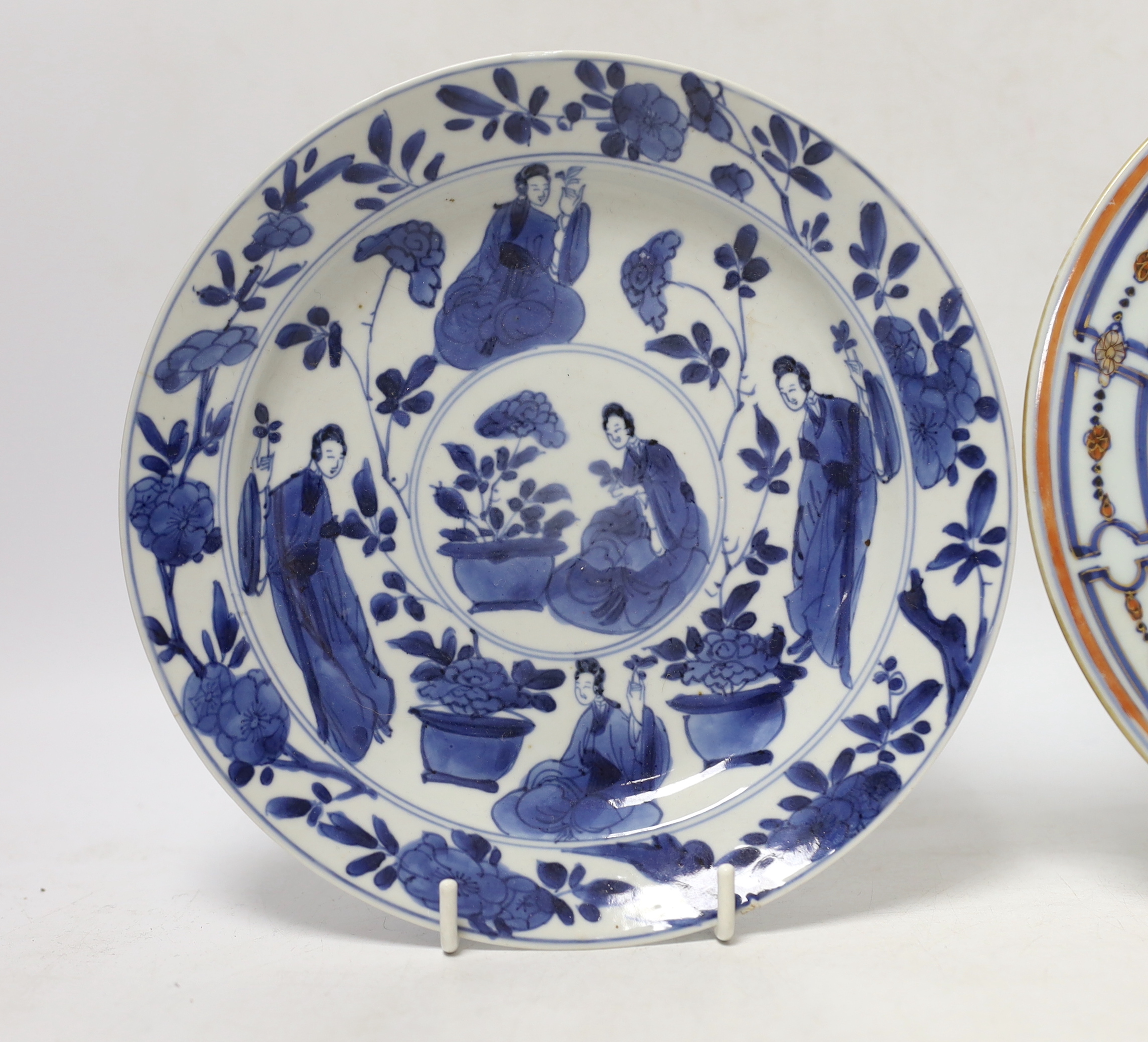 Two Chinese export plates, Kangxi period, largest 21cm in diameter